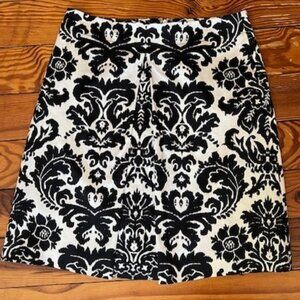 LOFT Ann Taylor Lined Skirt Black/White Pattern Center Pleated Back Zip Petites